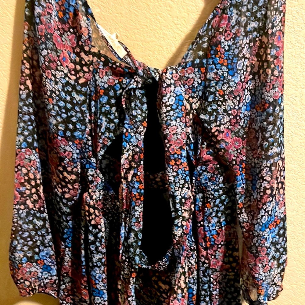 Floral Xl rewind dress with a back that ties 100%polyester